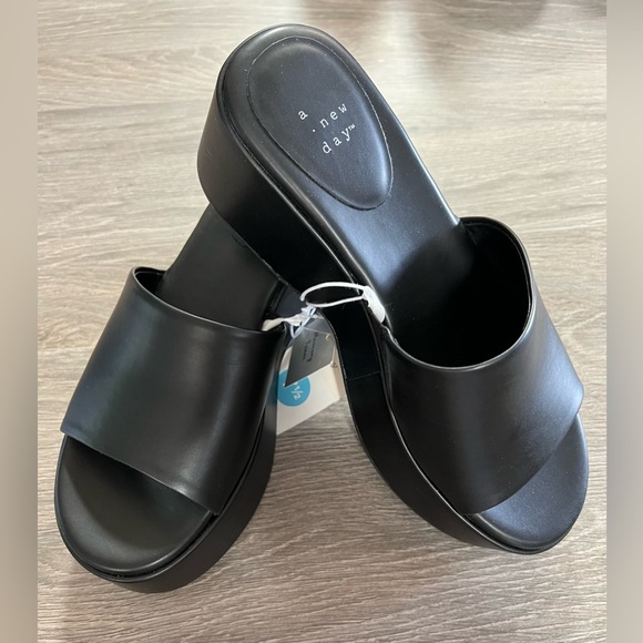 A New Day- Women's Wynona Platform Sandals - Picture 3 of 5